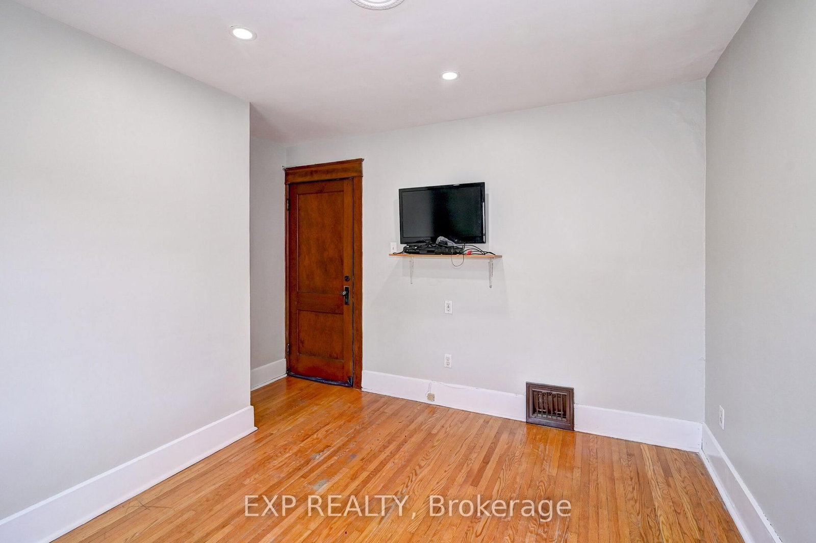 147 Courtland Avenue E • Kitchener, ON photo 27