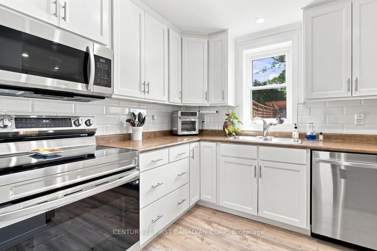 212 MAIN Street • West Elgin, ON photo 11