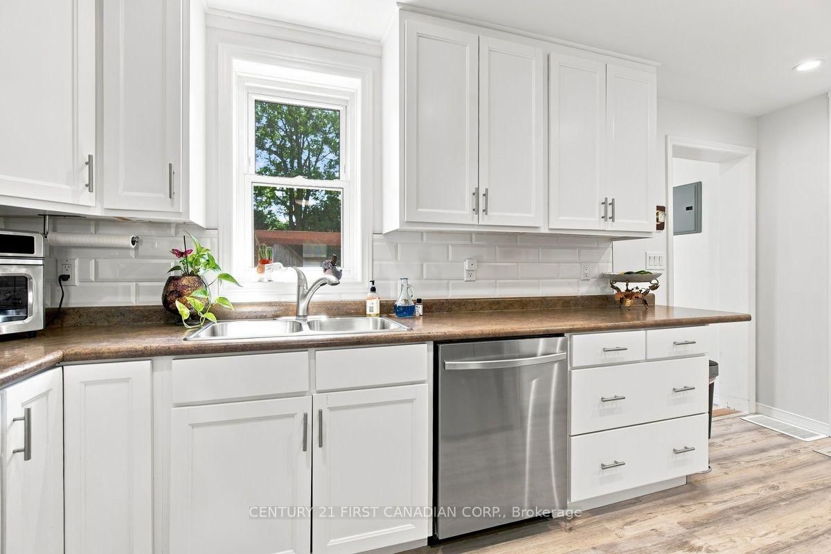 212 MAIN Street • West Elgin, ON photo 12