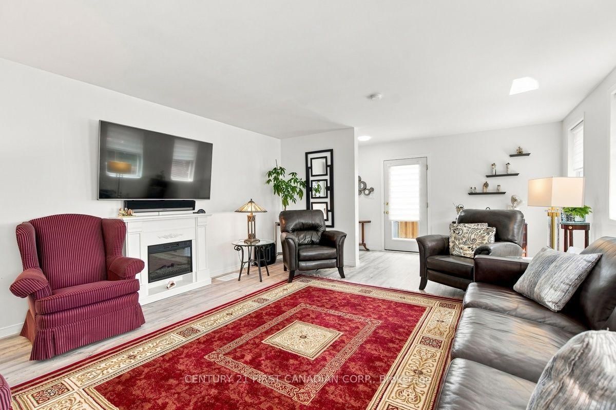 212 MAIN Street • West Elgin, ON photo 18