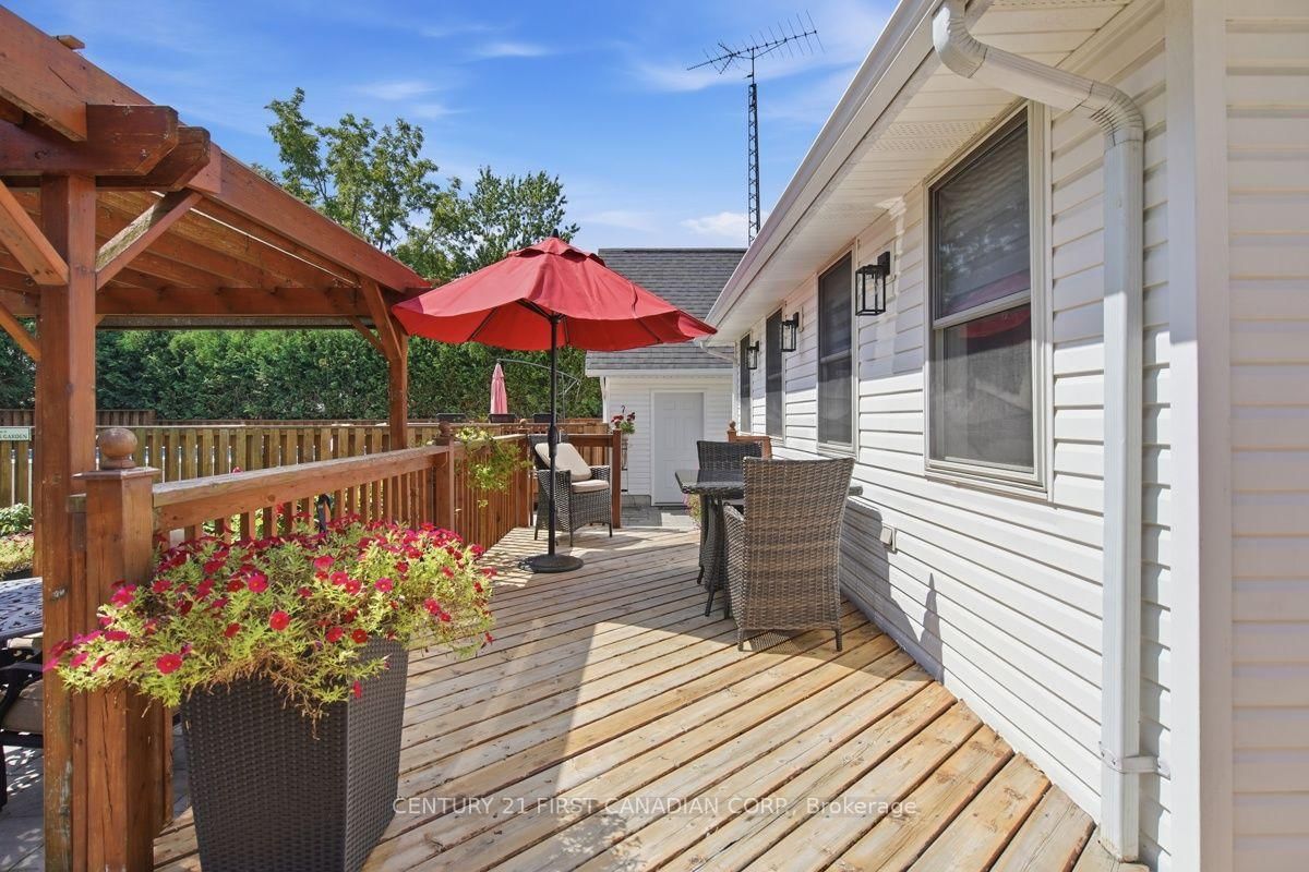 212 MAIN Street • West Elgin, ON photo 37