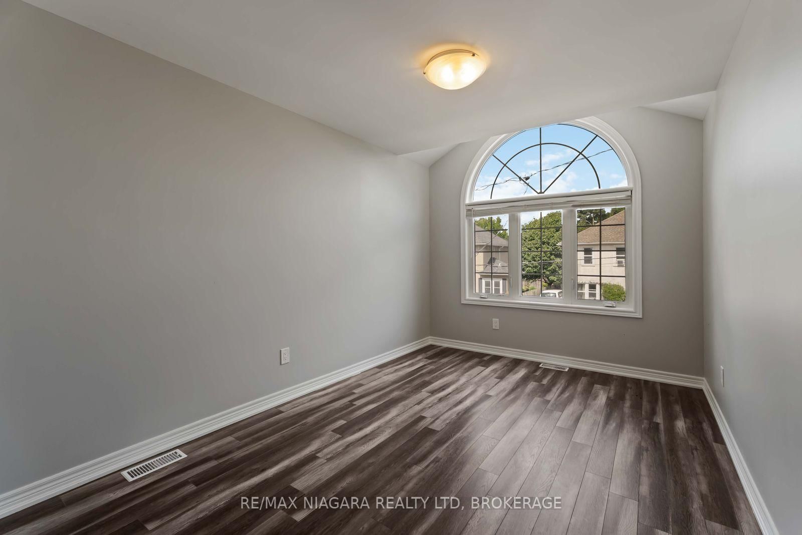 81 Grove Street • Welland, ON photo 26