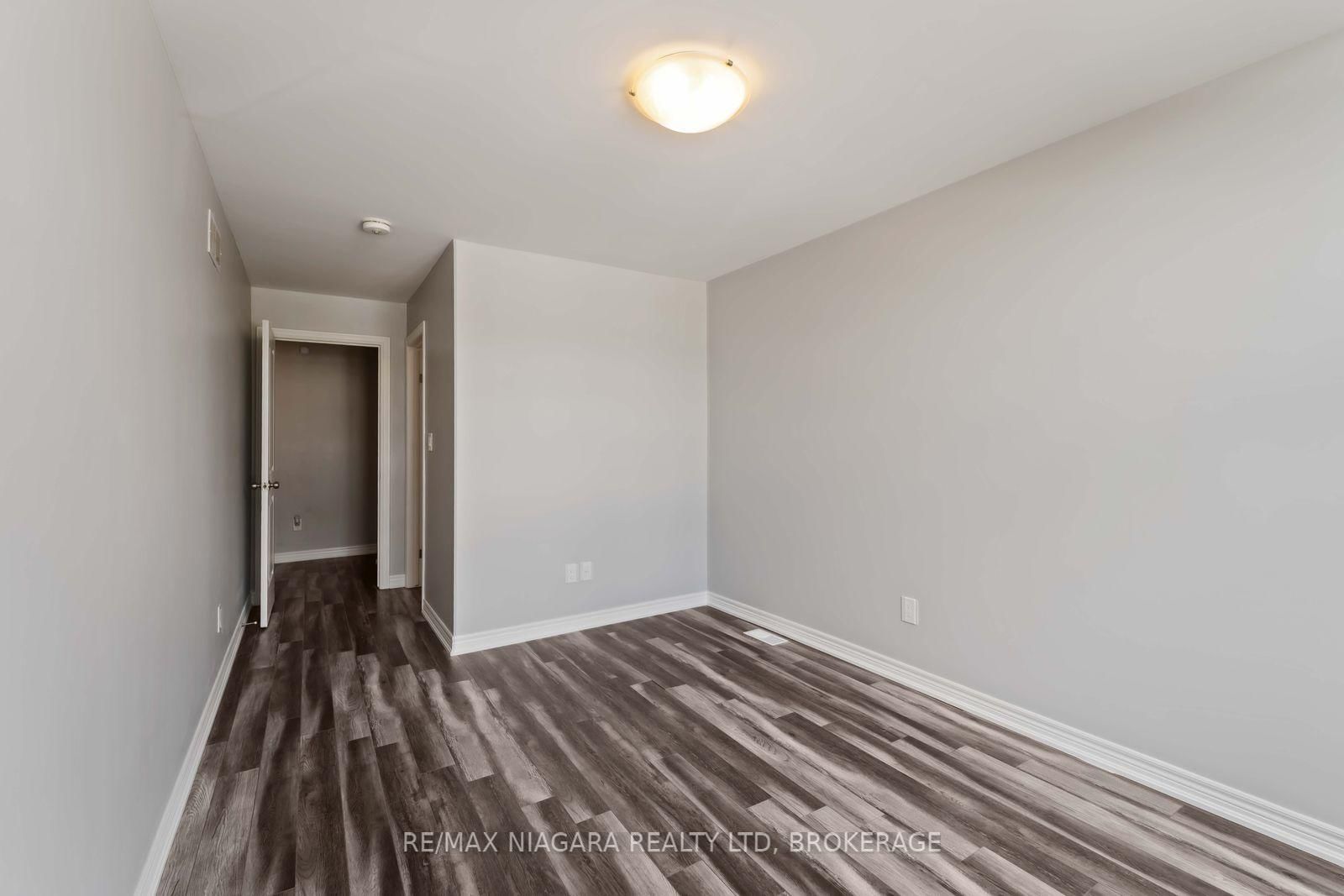 81 Grove Street • Welland, ON photo 27