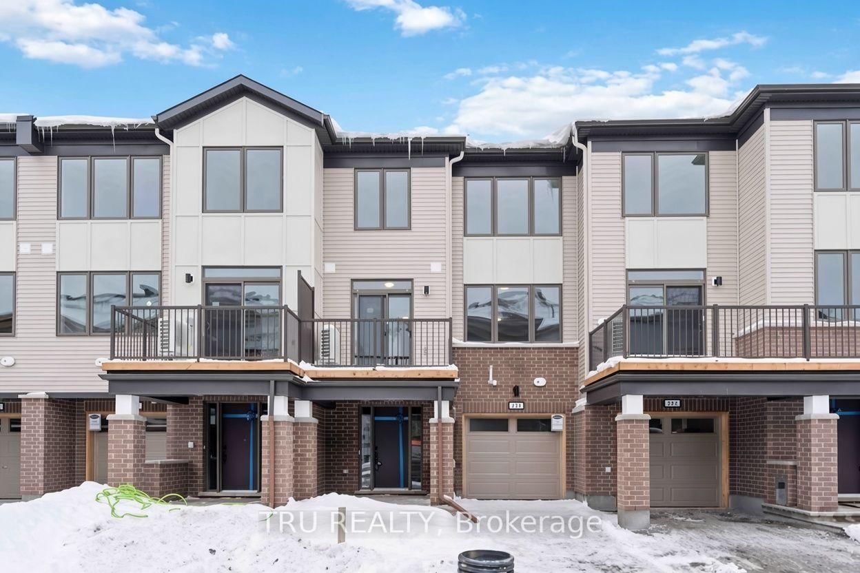 239 Anyolite Private • Ottawa, ON photo 1