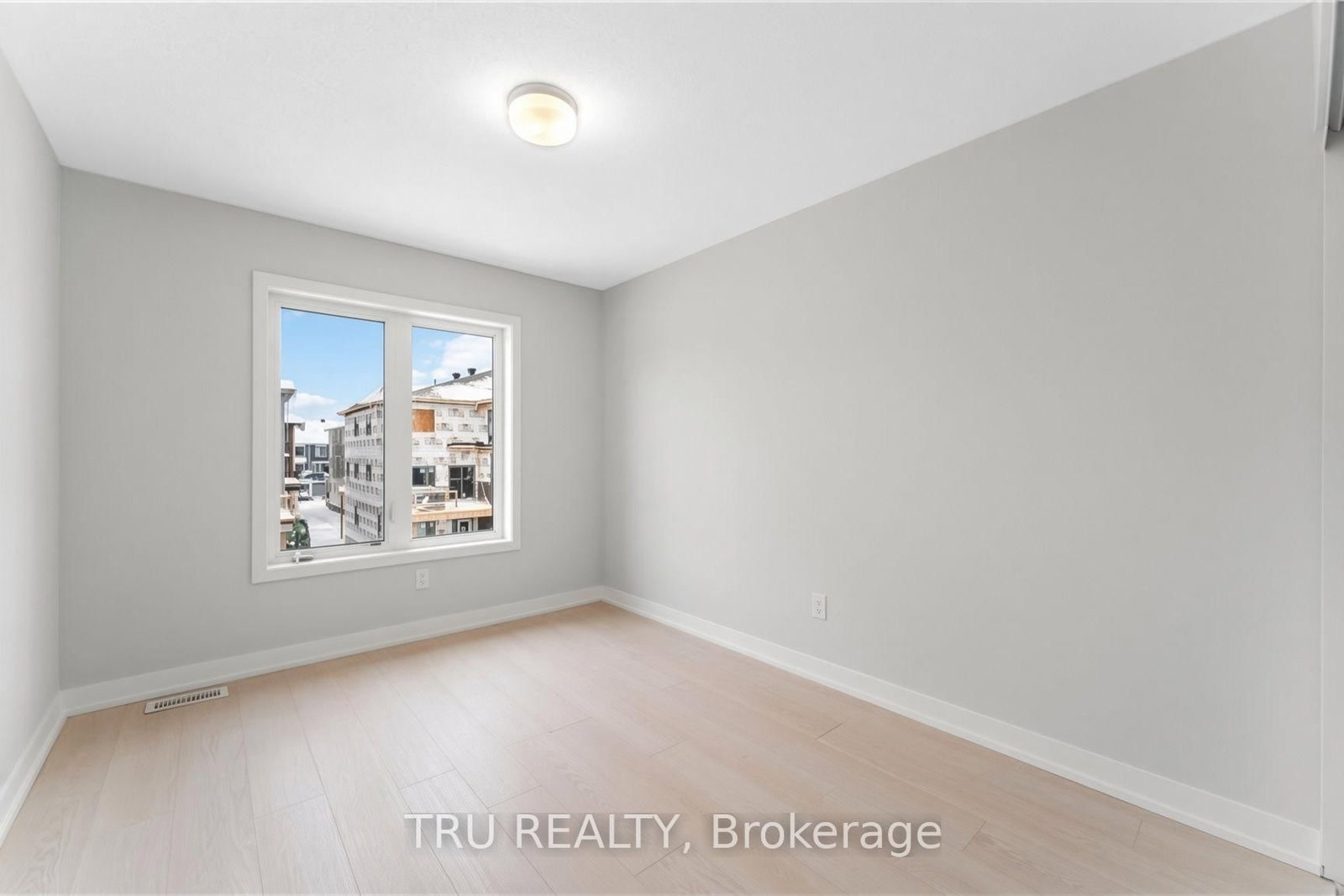 239 Anyolite Private • Ottawa, ON photo 19