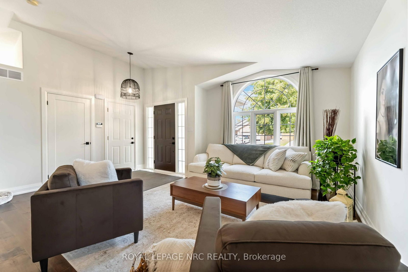 3680 WEINBRENNER Road • Niagara Falls, ON photo 8