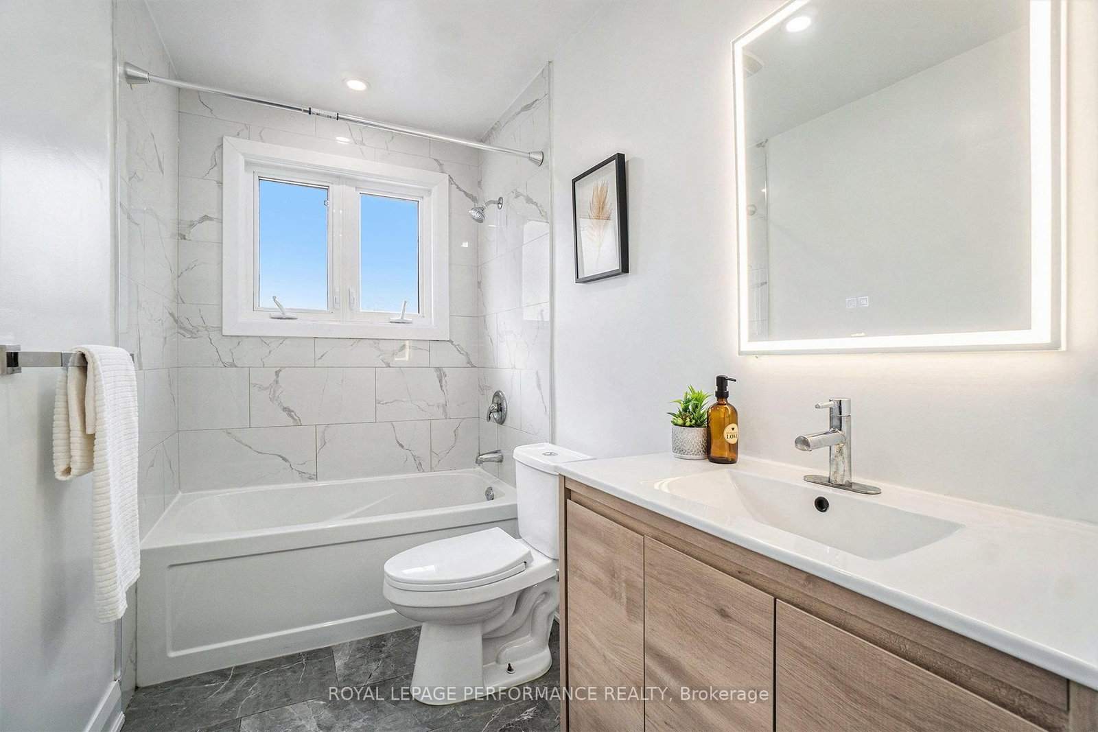 26 Majestic Drive • Ottawa, ON photo 10