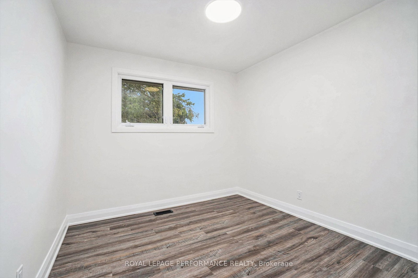 26 Majestic Drive • Ottawa, ON photo 12