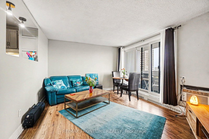 1009 - 1081 Ambleside Drive
