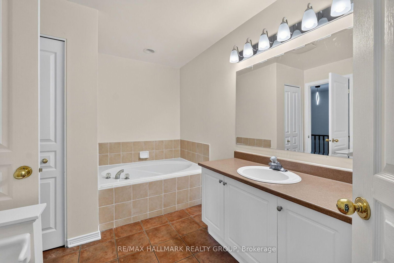 24 Gray Crescent • Ottawa, ON photo 21