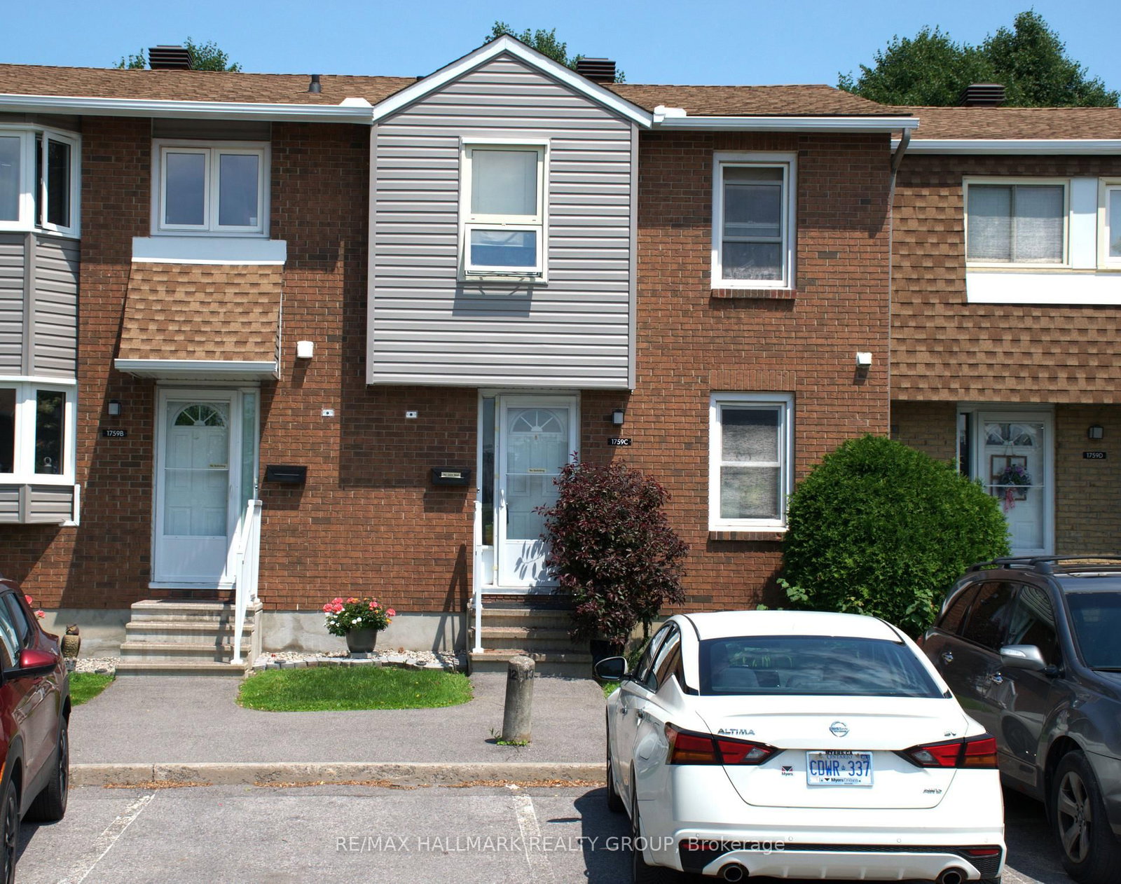 1759 Lamoureux Drive • #C • Ottawa, ON photo 1