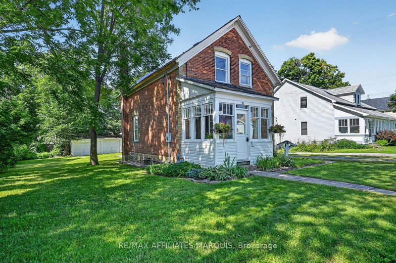 8 Mcgill Street N