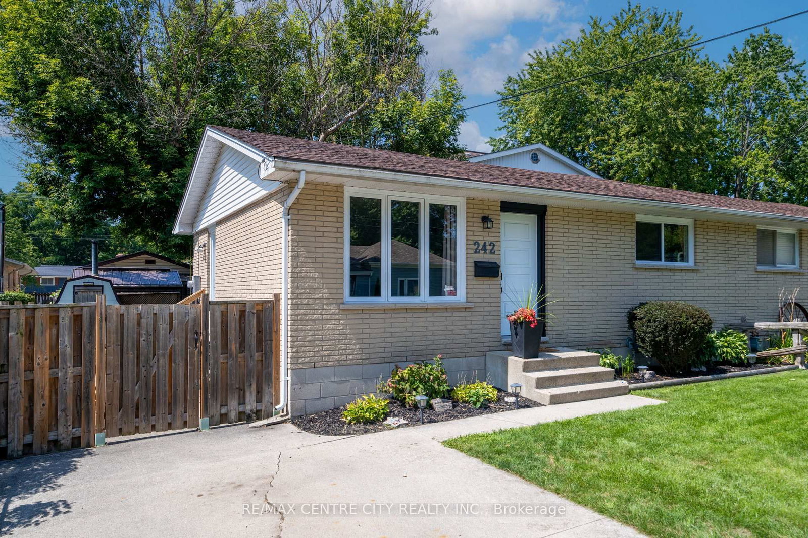 242 Rapley Street • Strathroy-Caradoc, ON photo 1