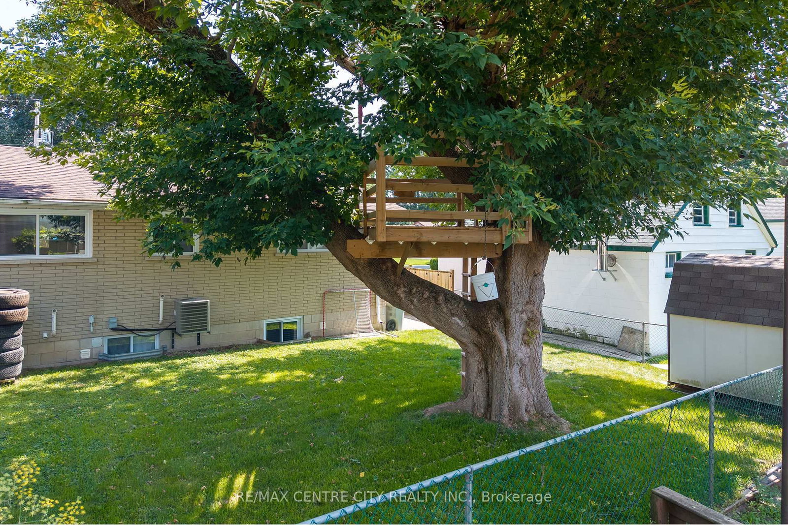 242 Rapley Street • Strathroy-Caradoc, ON photo 10
