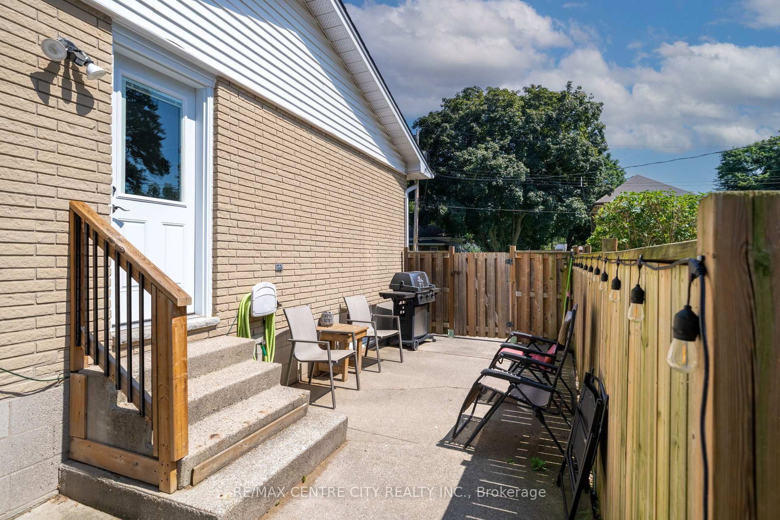 242 Rapley Street • Strathroy-Caradoc, ON photo 5