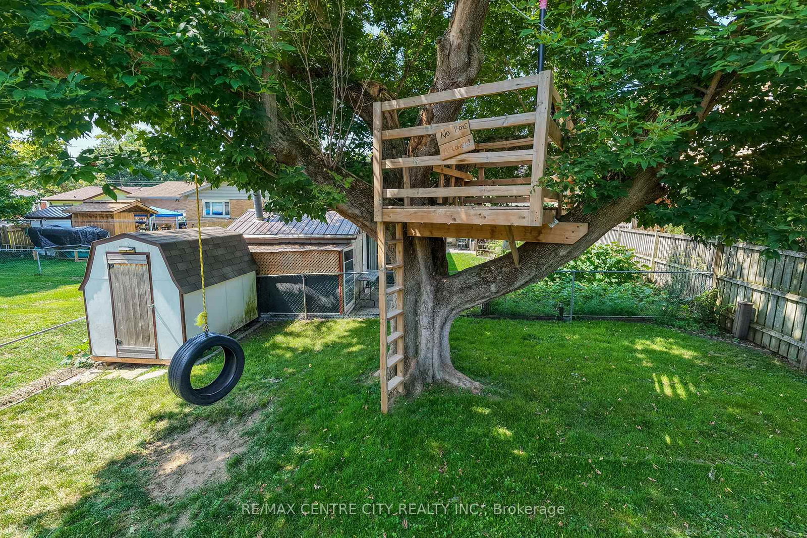 242 Rapley Street • Strathroy-Caradoc, ON photo 8