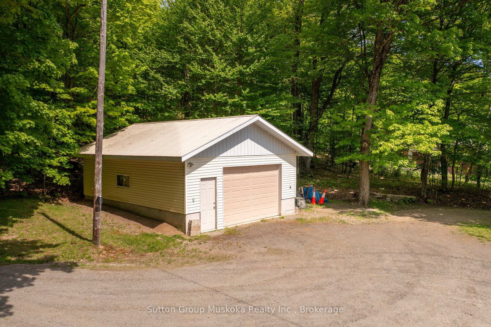 562 and 568 East Waseosa Lake Road • Huntsville, ON photo 39