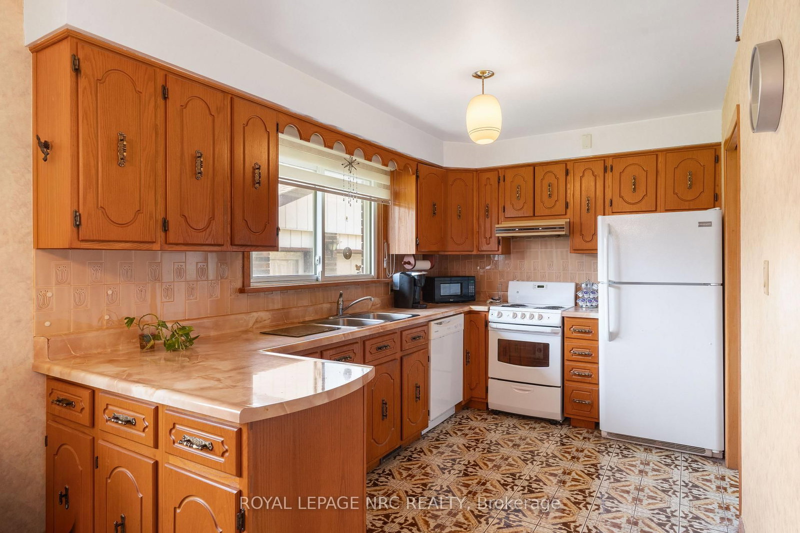 7427 Merritt Avenue • Niagara Falls, ON photo 7