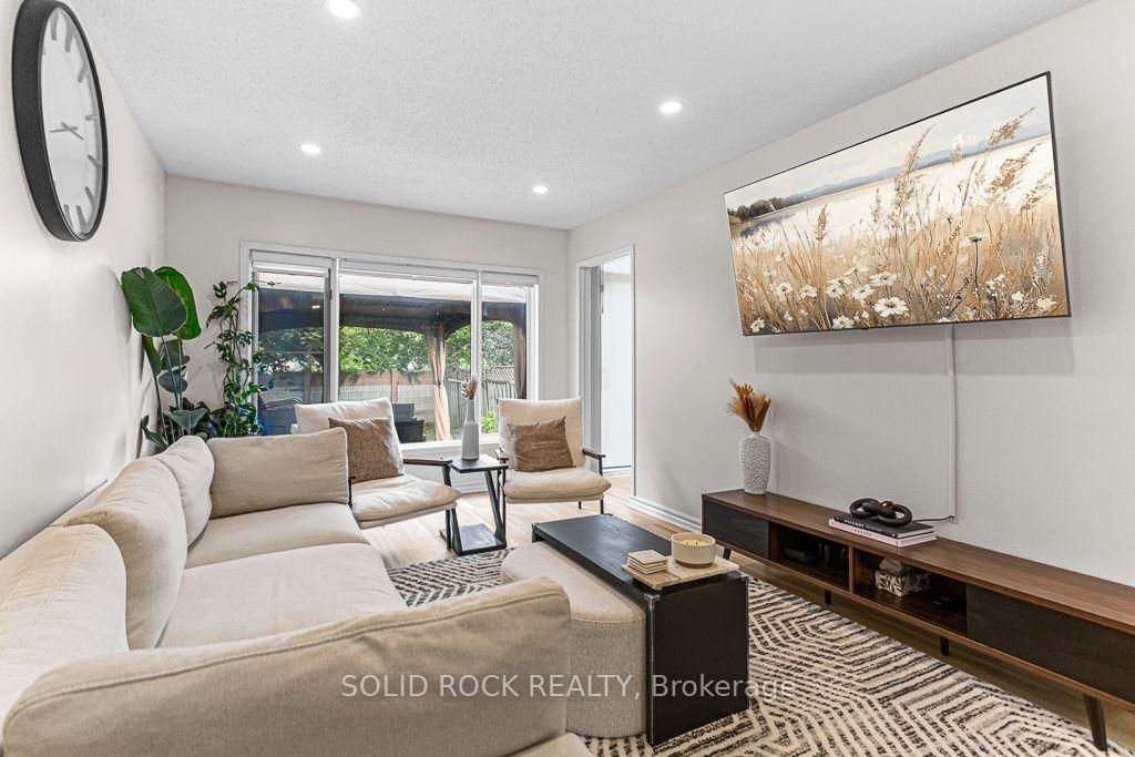 49 Longshire Circle • Ottawa, ON photo 8