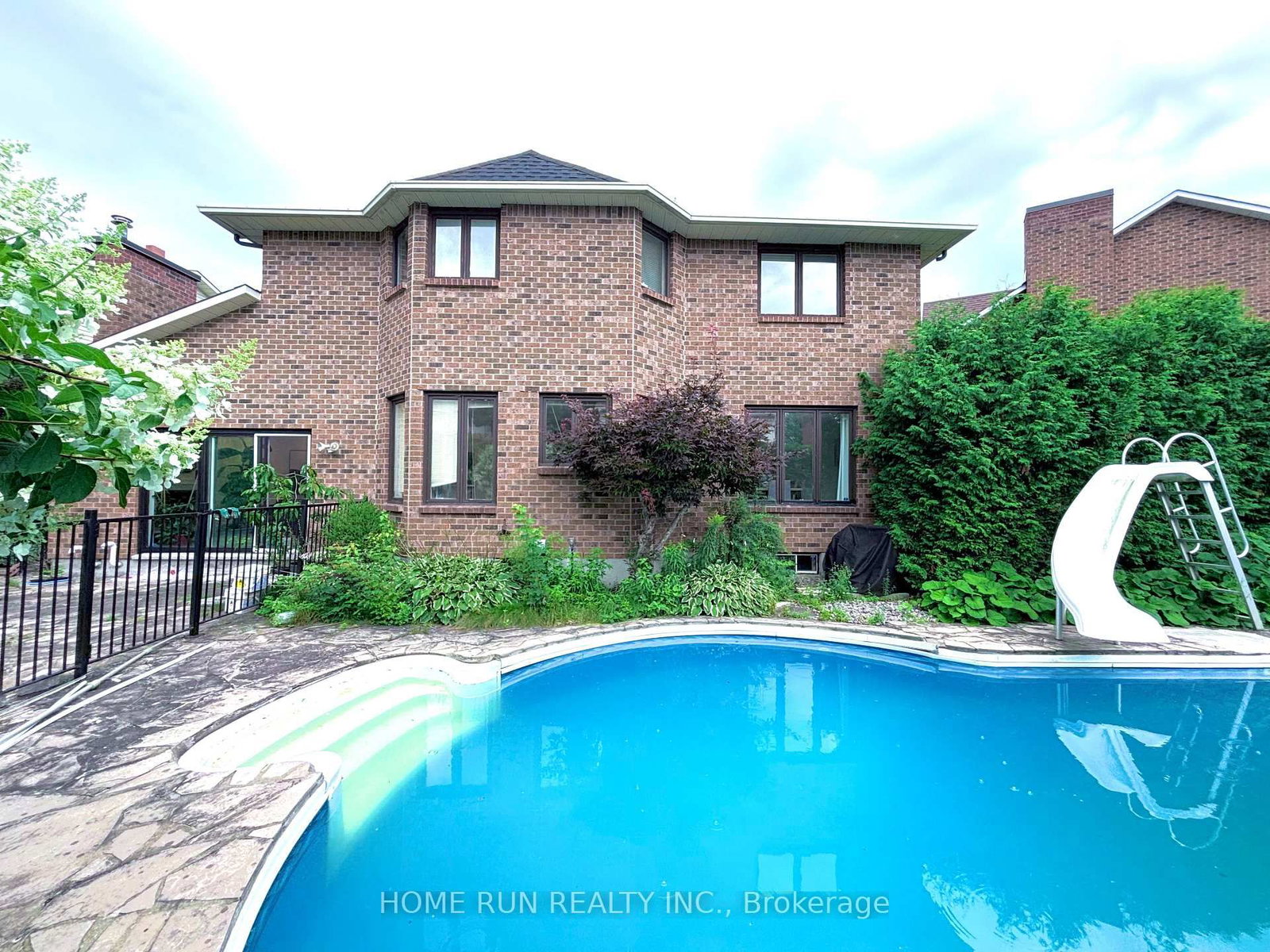 10 Westchester Court • Barrhaven, ON photo 39