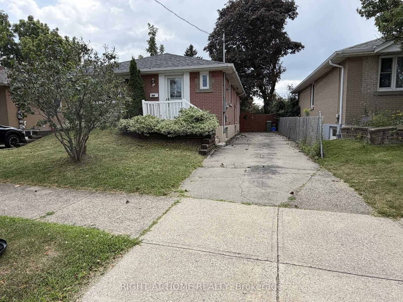 Lower - 830 Brucedale Avenue E