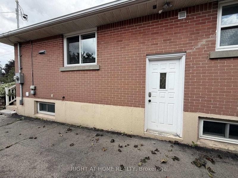 Lower - 830 Brucedale Avenue E