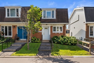 Townhouse for sale at 13-920 Dynes Road, Ottawa, Ontario, K2C 0G8 - Carleton Square - MLS: X13705596