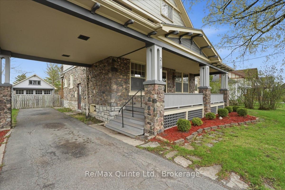 219 East Street • Greater Napanee, ON photo 5