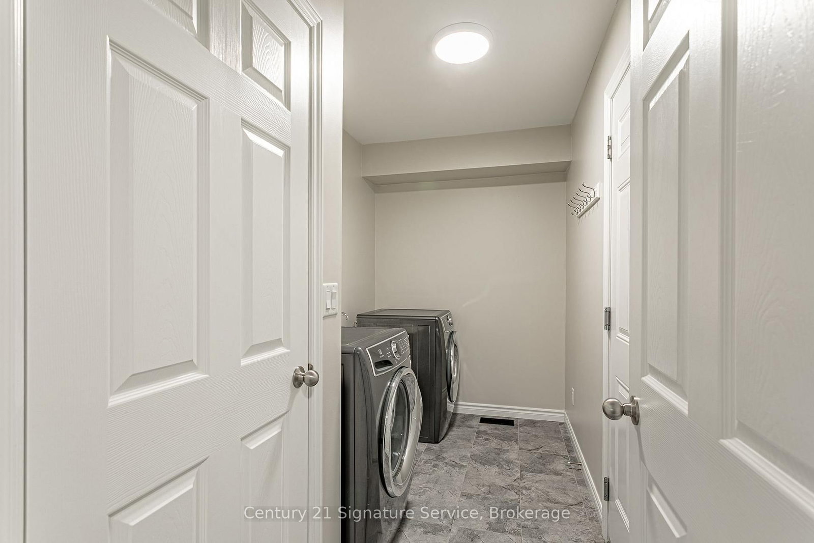 27 Freer Drive • North Dumfries, ON photo 10
