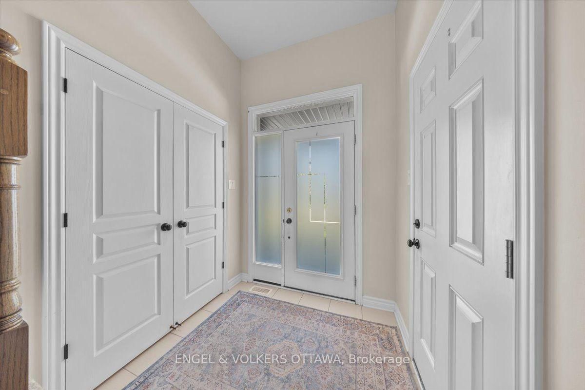 556 Triangle Street • Ottawa, ON photo 4