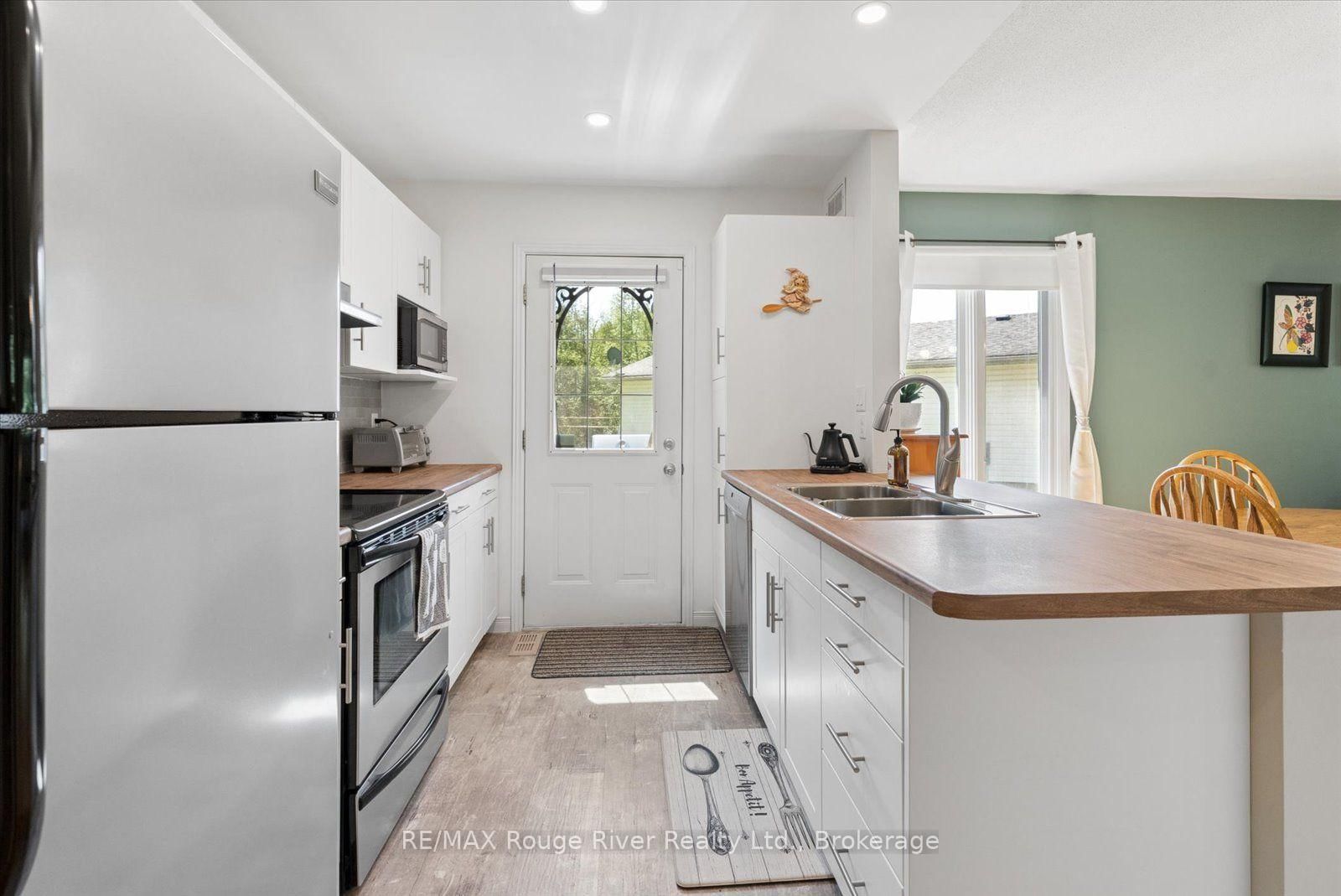 32 South Maloney Street • Limoges, ON photo 10