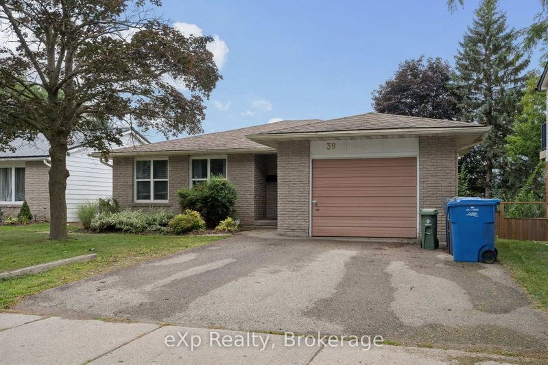39 Keats Crescent