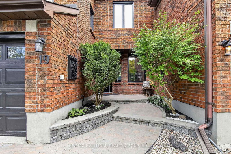 19 Windeyer Crescent