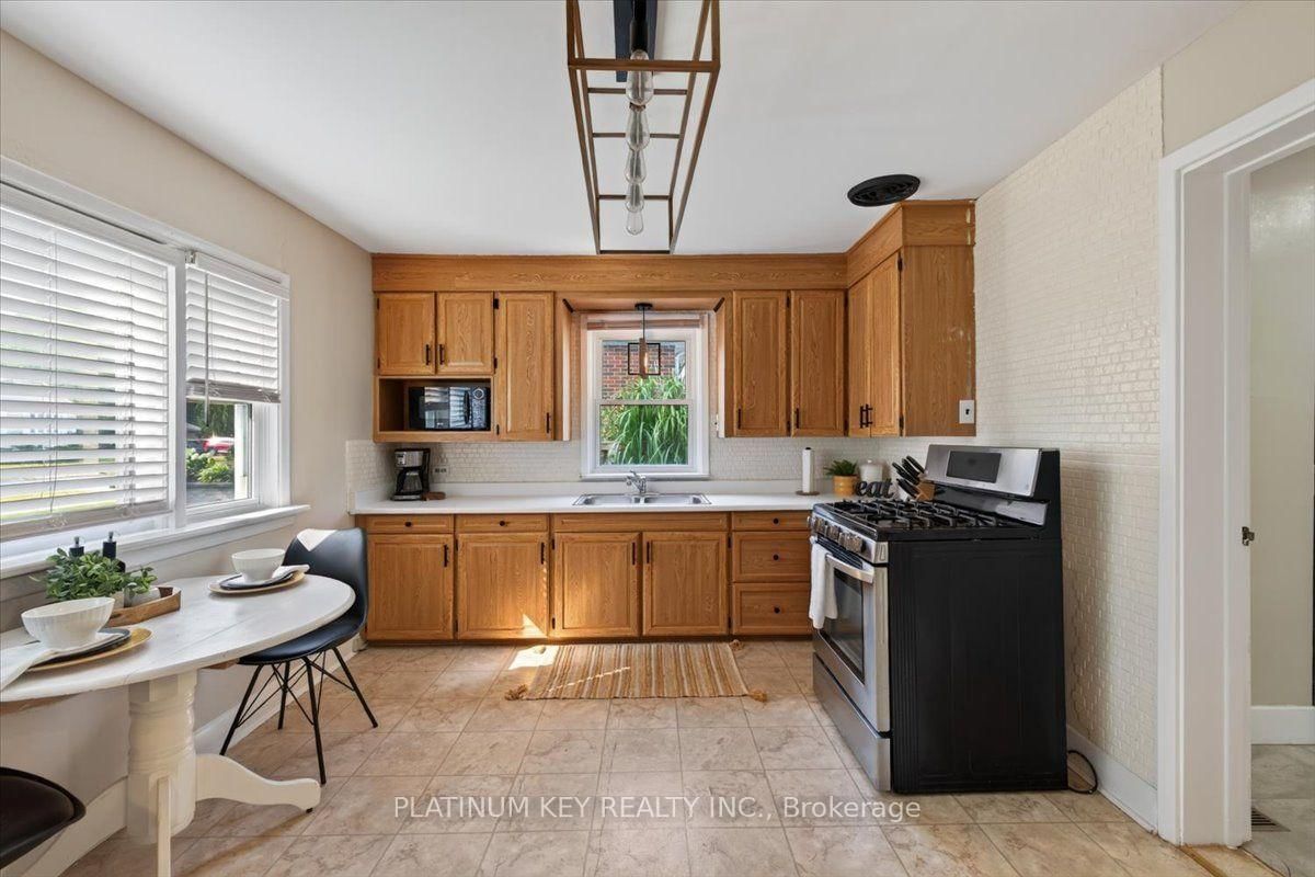 8624 Glendon Drive • Strathroy-Caradoc, ON photo 11
