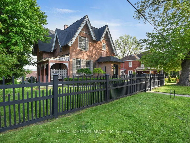 157 DIBBLE Street W