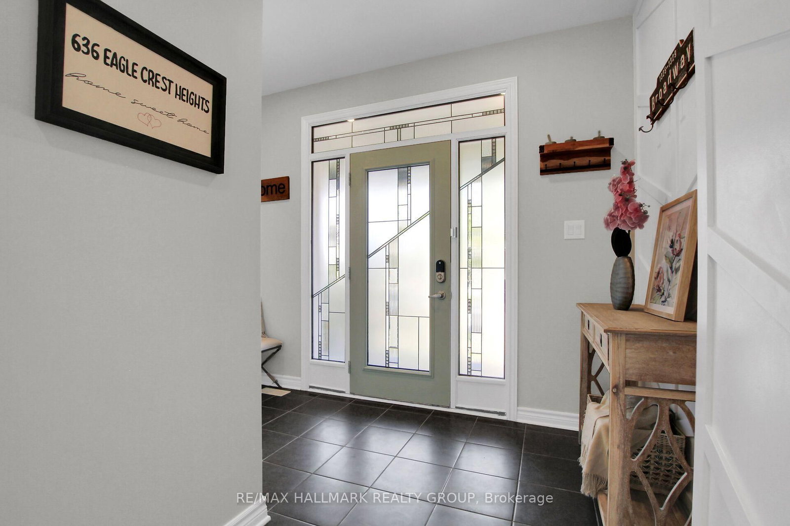 636 Eagle Crest Heights • Ottawa, ON photo 4
