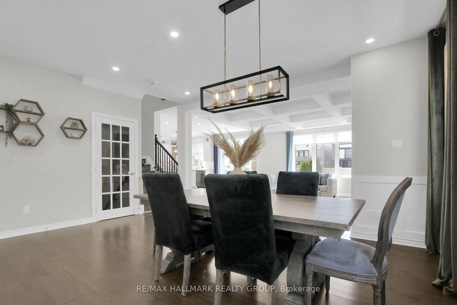 636 Eagle Crest Heights • Ottawa, ON photo 9
