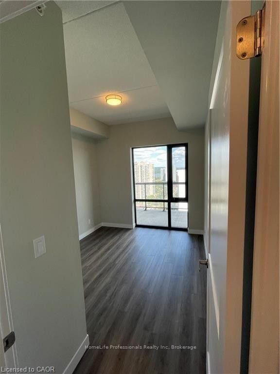 1410 - 15 Queen Street S