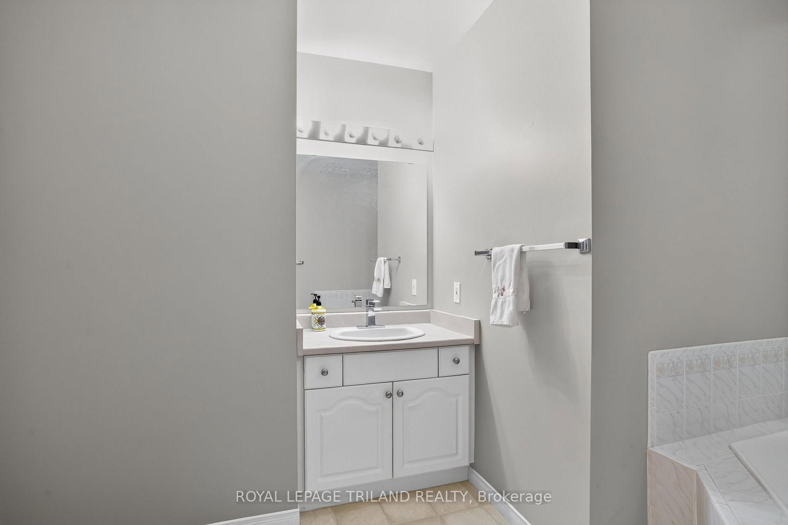 52 Ilderbrook Circle • Middlesex Centre, ON photo 16