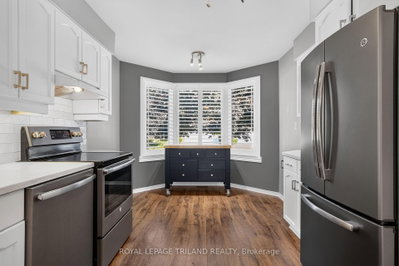 52 Ilderbrook Circle • Middlesex Centre, ON photo 8