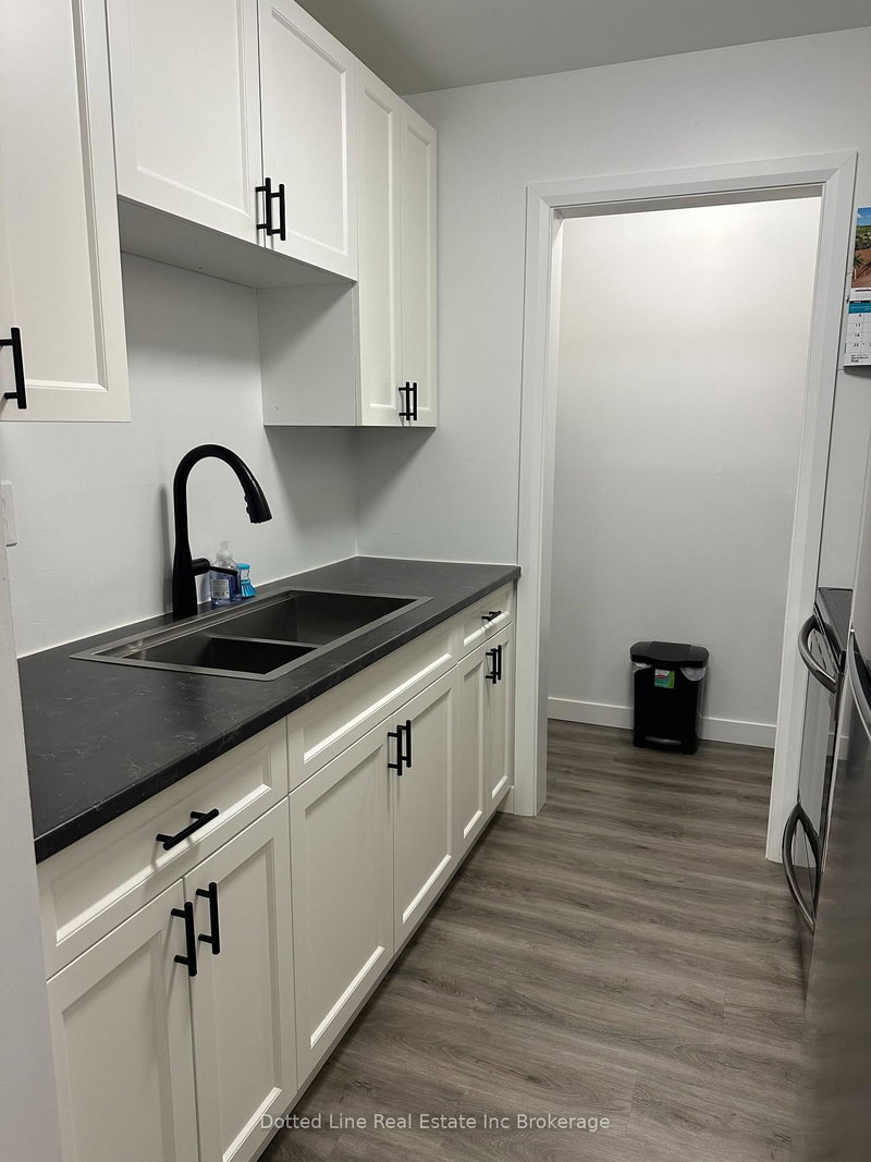 208 - 91 Spruce Street W