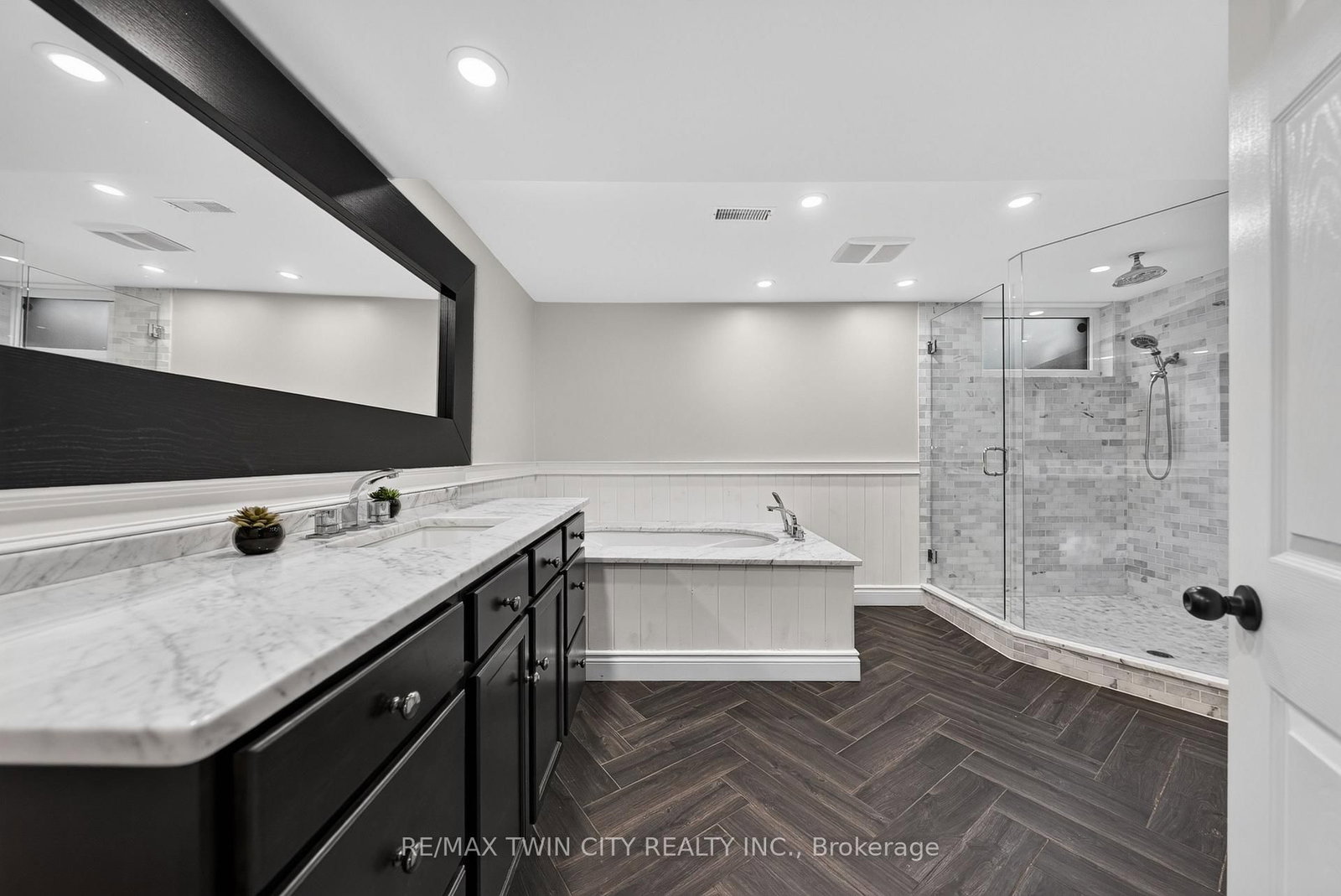 50 Roehampton Court • Kitchener, ON photo 40