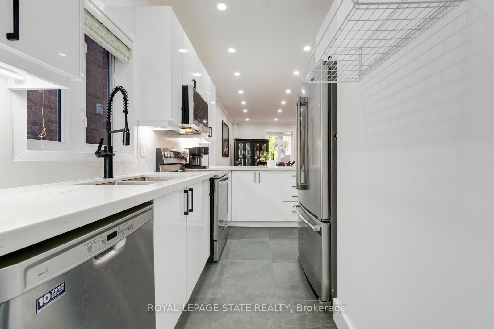 33 Panorama Way • Hamilton, ON photo 6