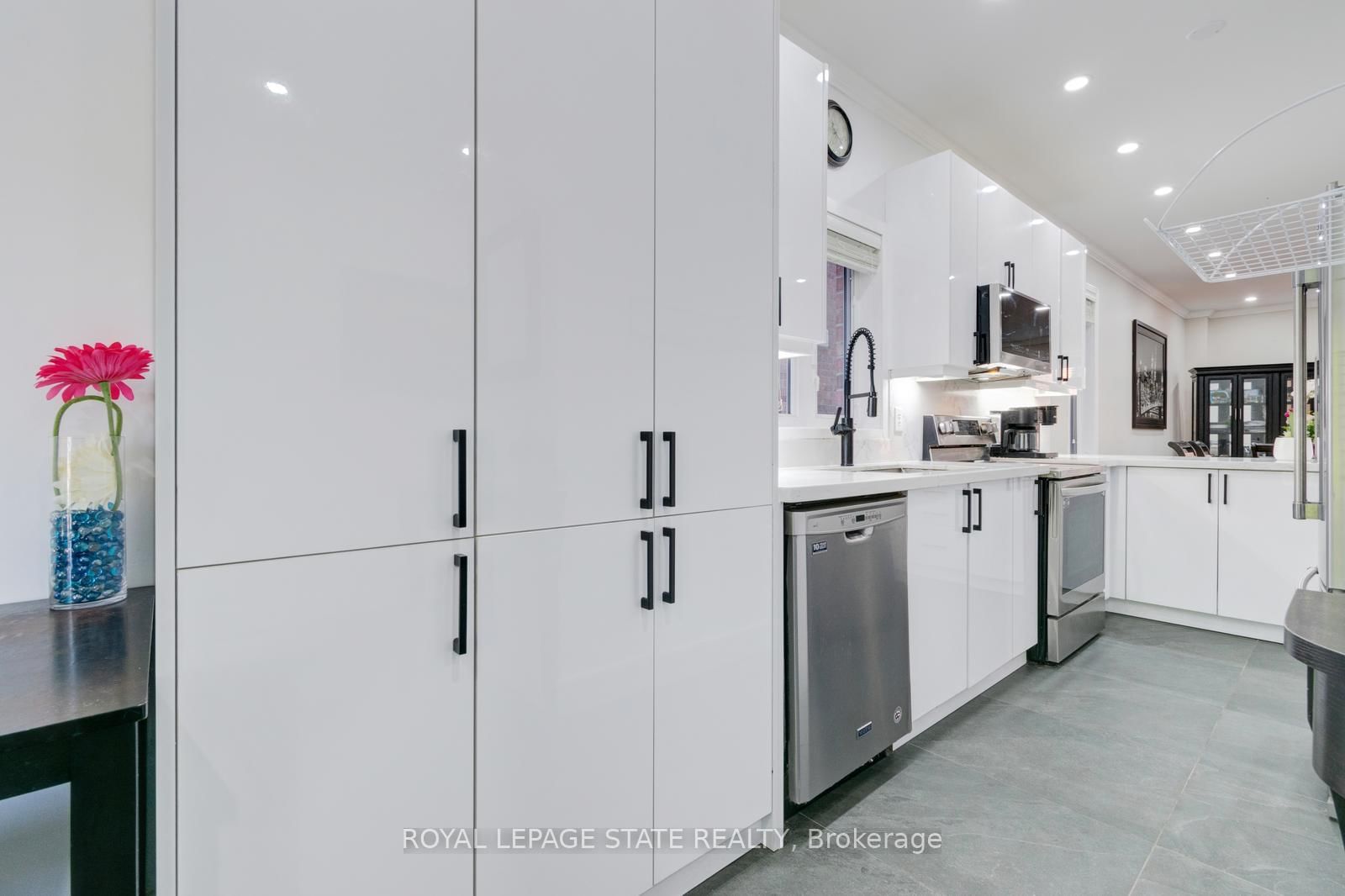 33 Panorama Way • Hamilton, ON photo 8