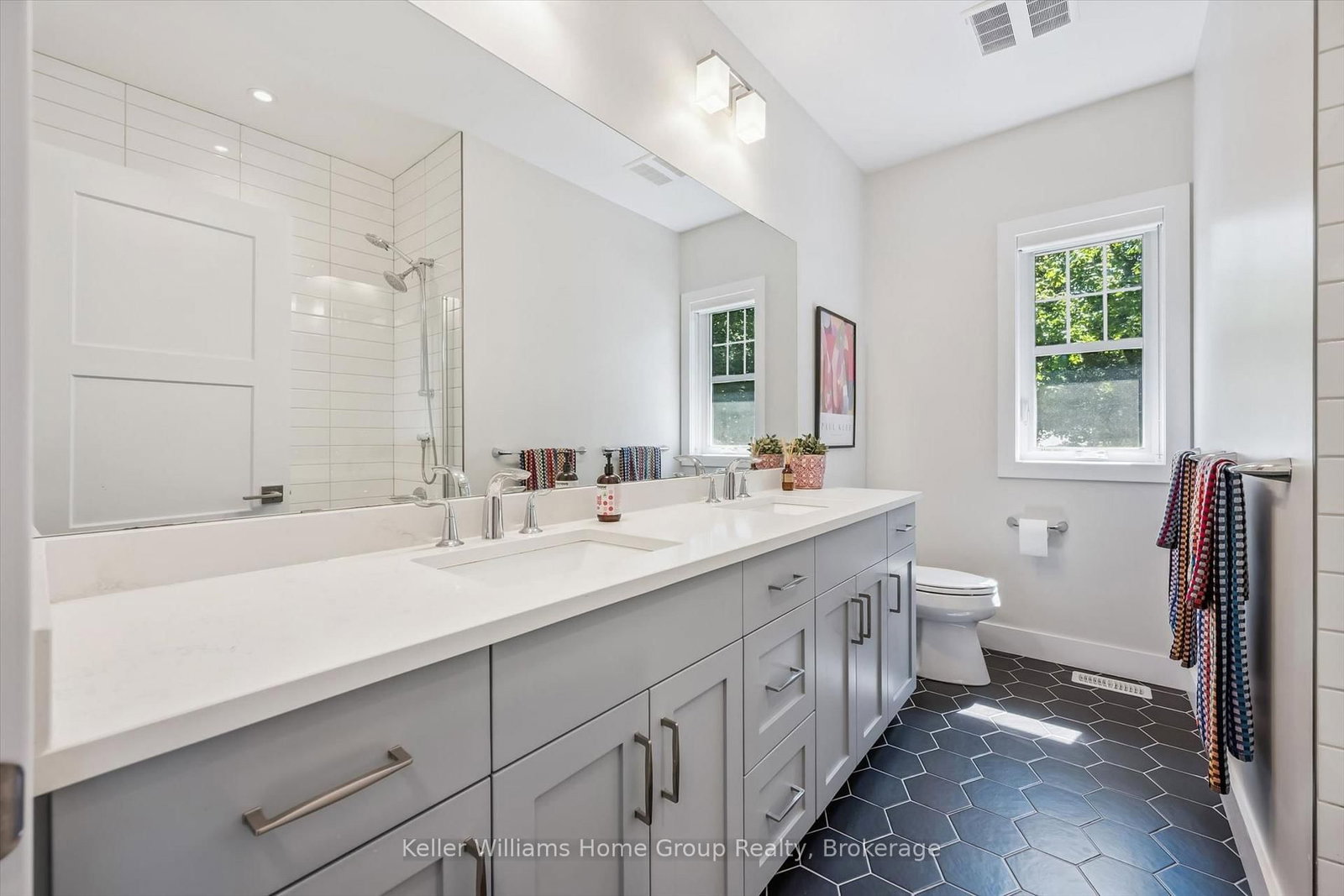 24 FOREST HILL Drive • Guelph, ON photo 22