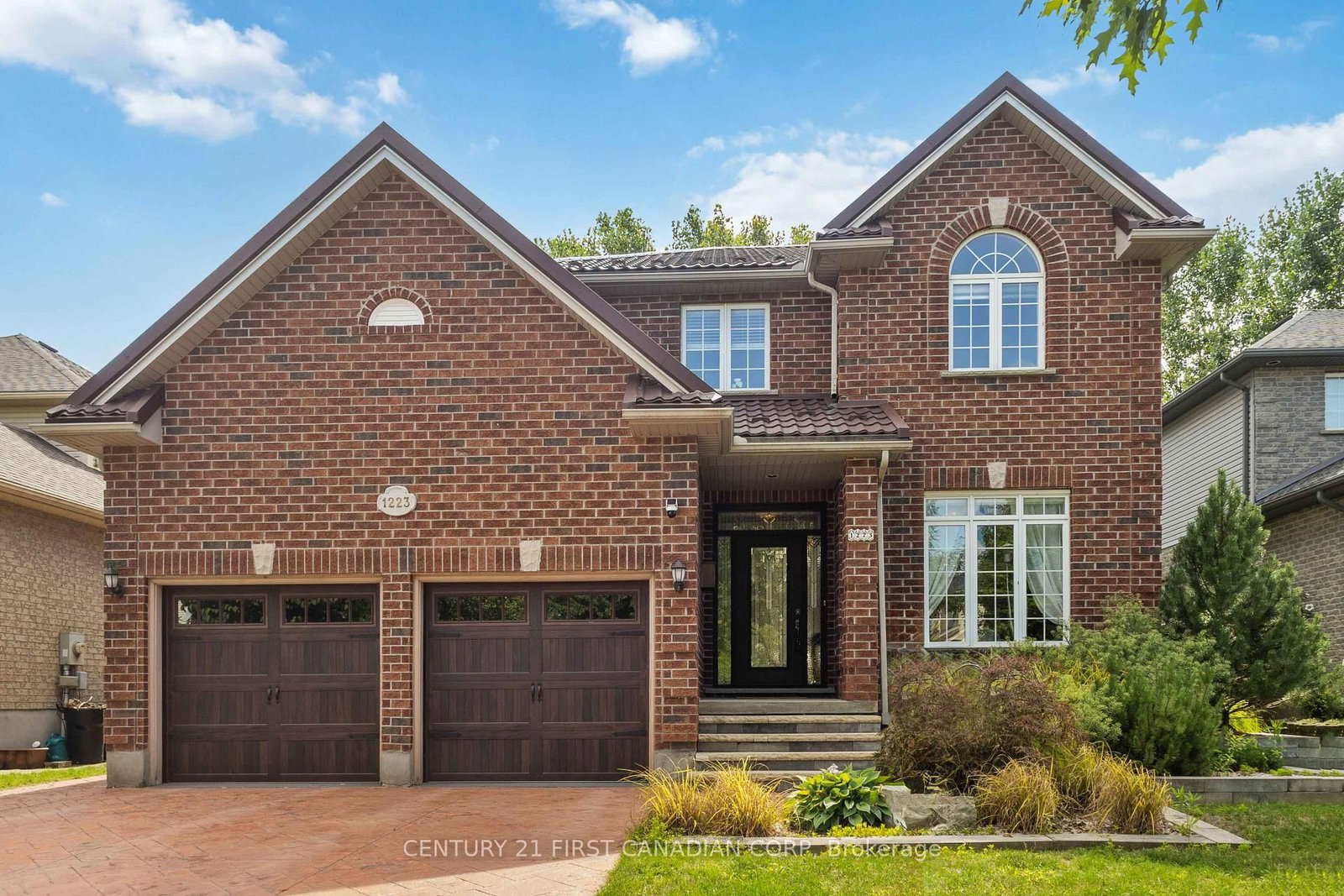 1223 Thornley Street • London South, ON photo 2