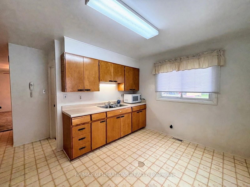 15 Falcon Avenue