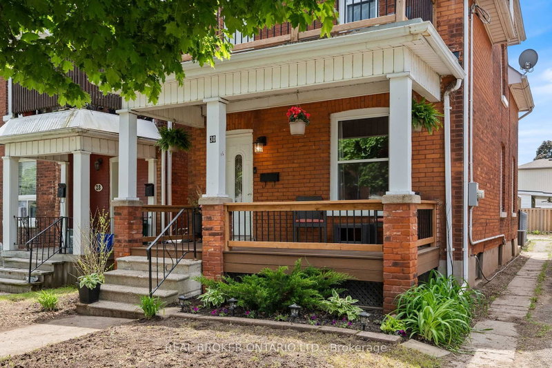 30 DUNDAS Street