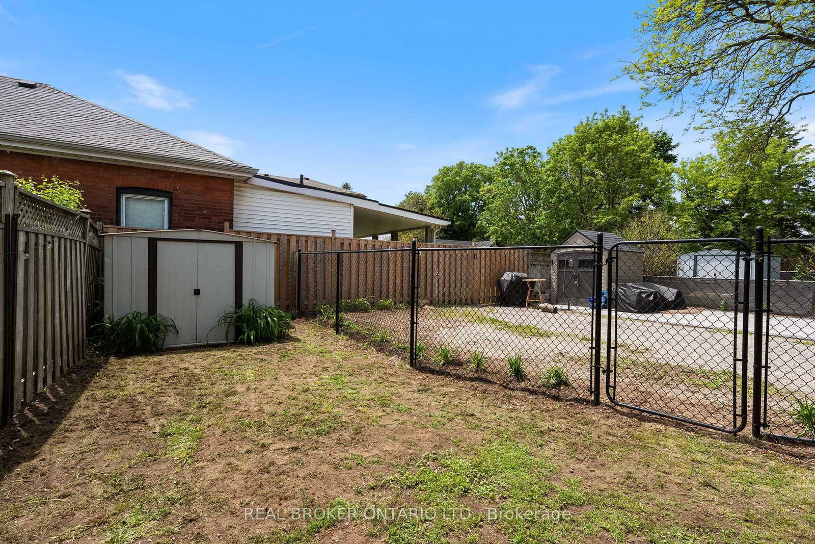 30 DUNDAS Street • Brantford, ON photo 24