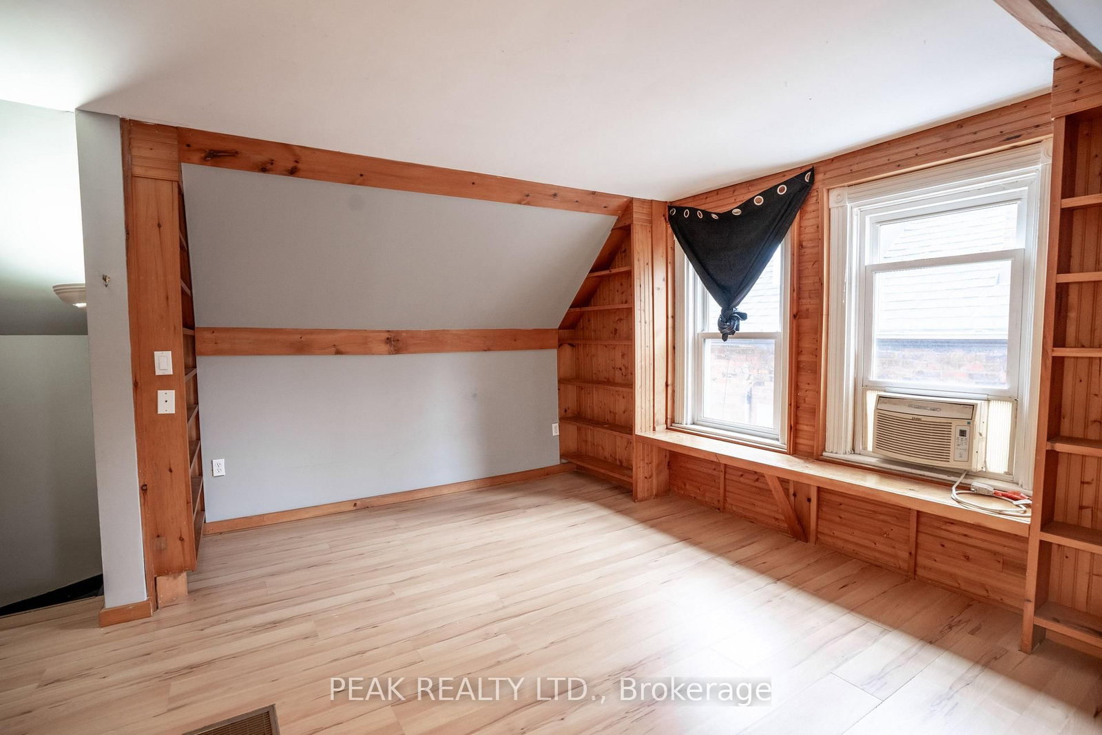 127 East Avenue S • Hamilton, ON photo 18